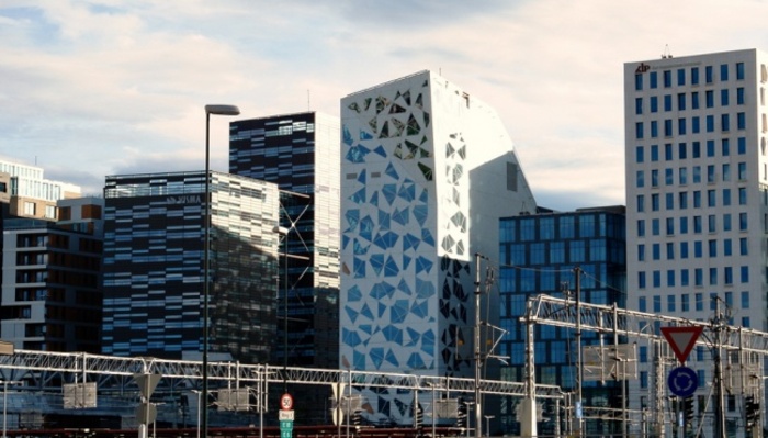 Айсберг в порту Осло