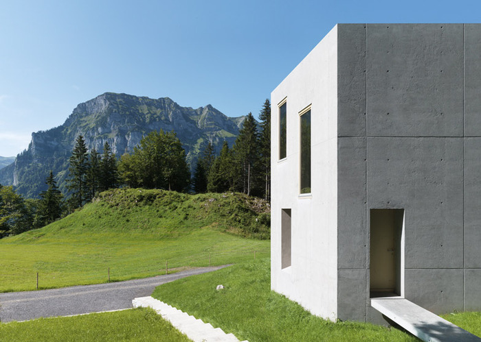 Бетонные кубы в австрийских горах