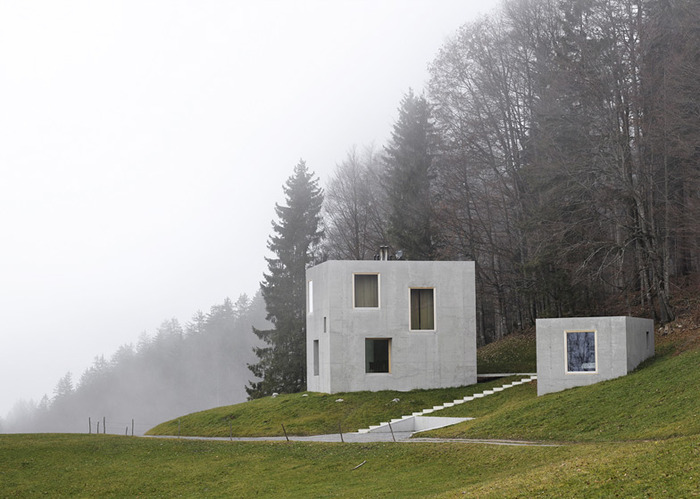 Бетонные кубы в австрийских горах