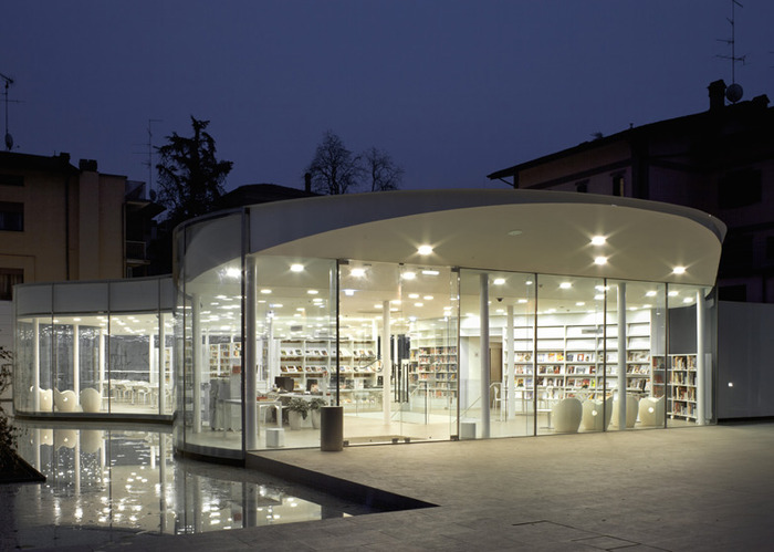 Прозрачная библиотека в Италии