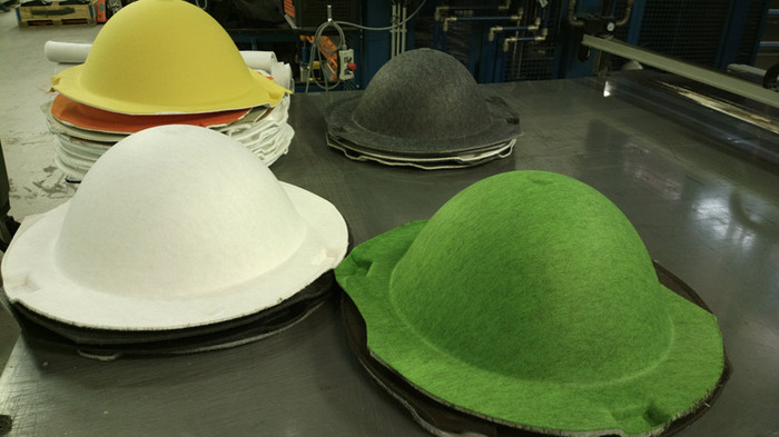 Лампы в фетровых шапках